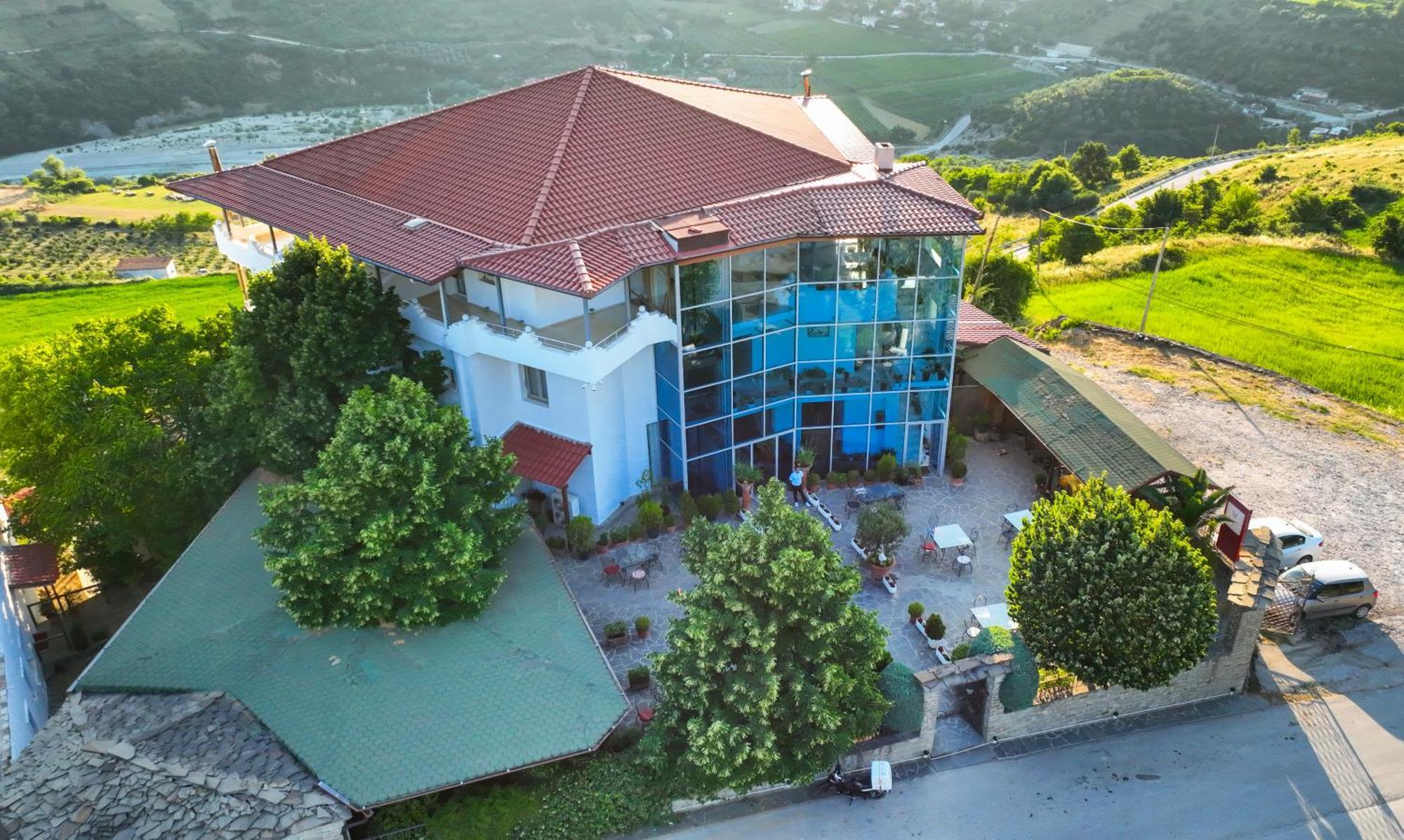 Hotel Kanione Cerenisht Buitenkant foto