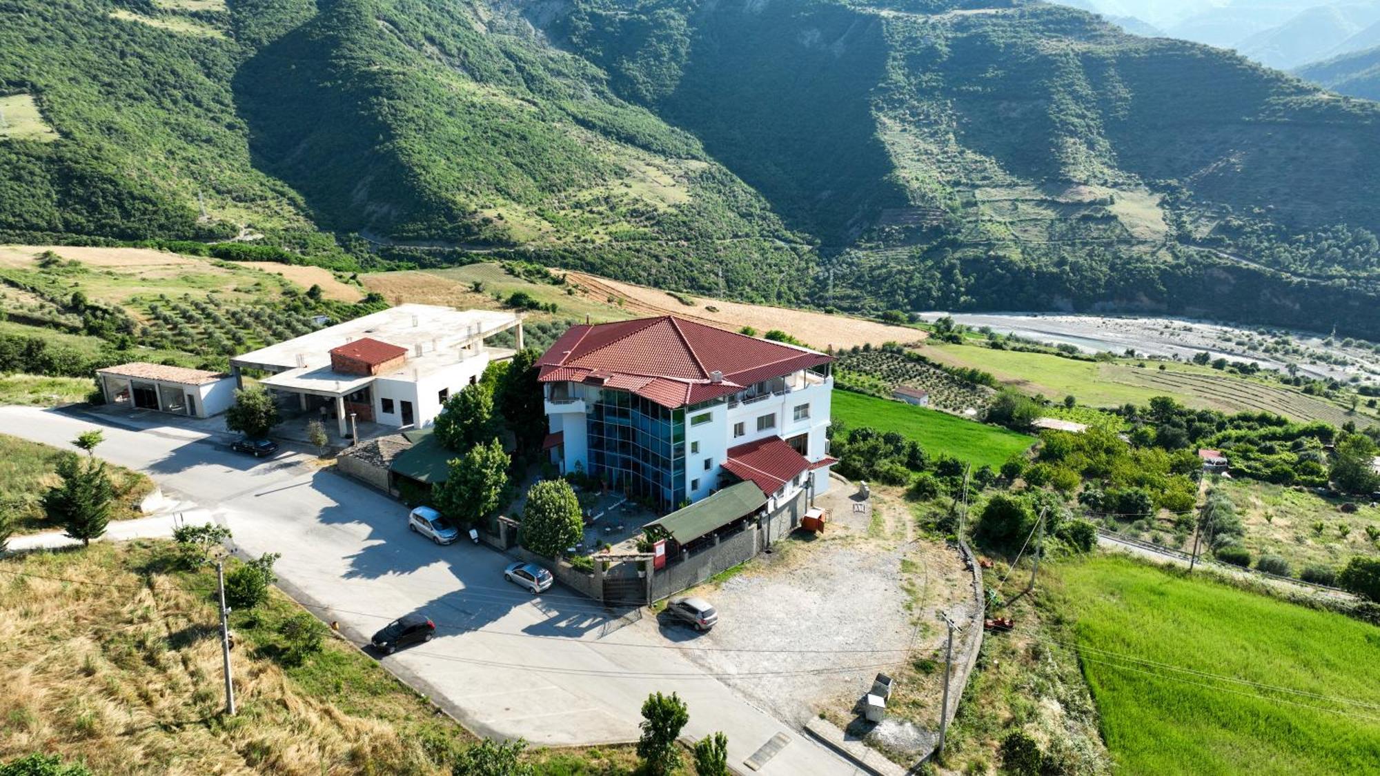 Hotel Kanione Cerenisht Buitenkant foto