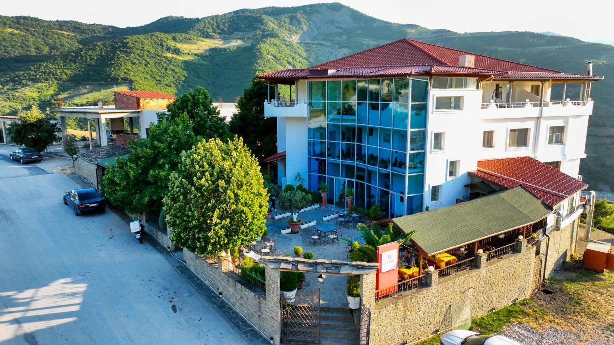 Hotel Kanione Cerenisht Buitenkant foto