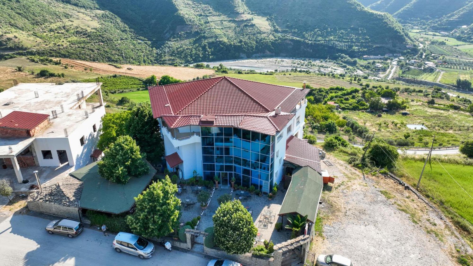 Hotel Kanione Cerenisht Buitenkant foto
