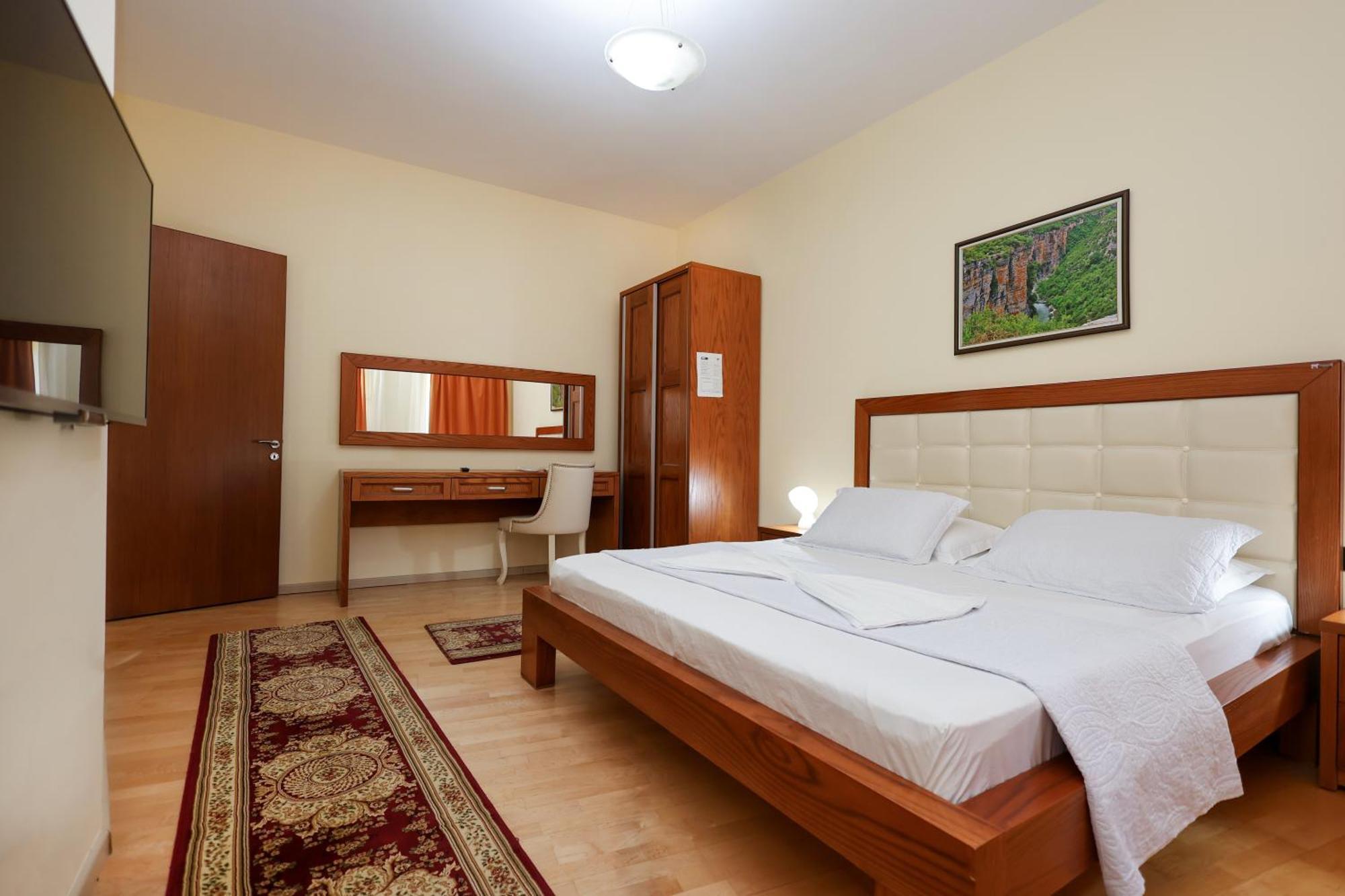 Hotel Kanione Cerenisht Buitenkant foto