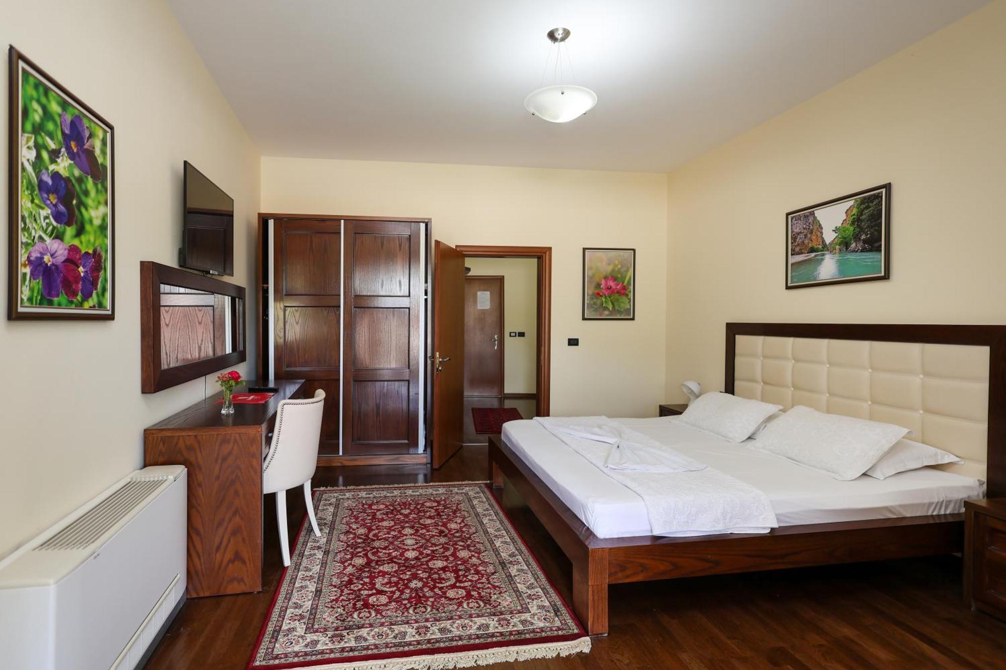 Hotel Kanione Cerenisht Buitenkant foto