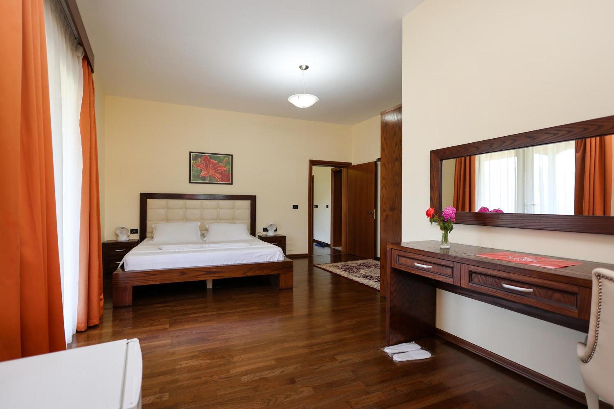 Hotel Kanione Cerenisht Buitenkant foto