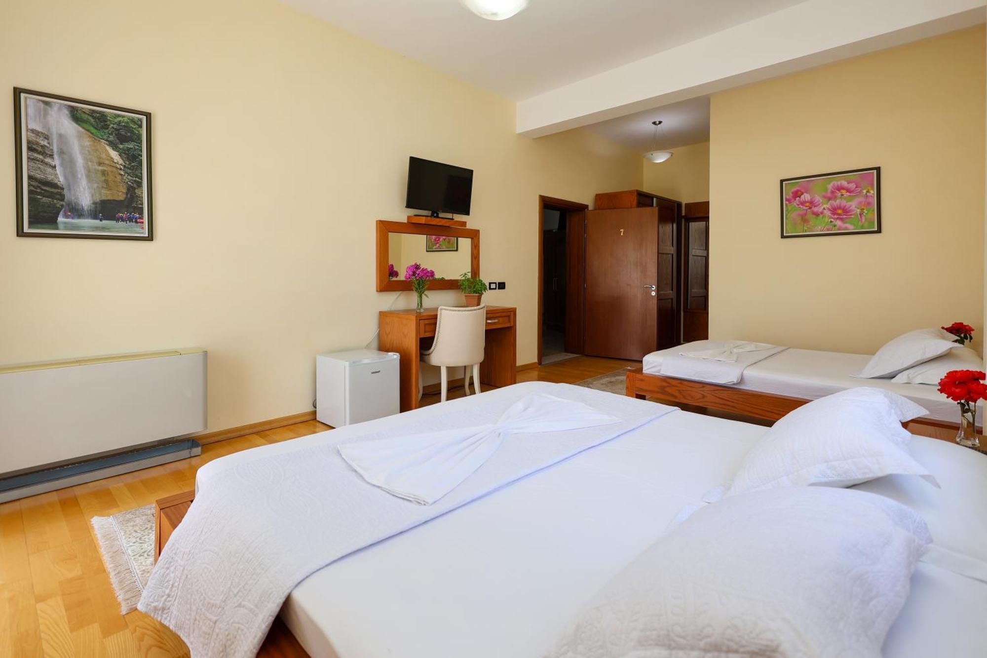 Hotel Kanione Cerenisht Buitenkant foto