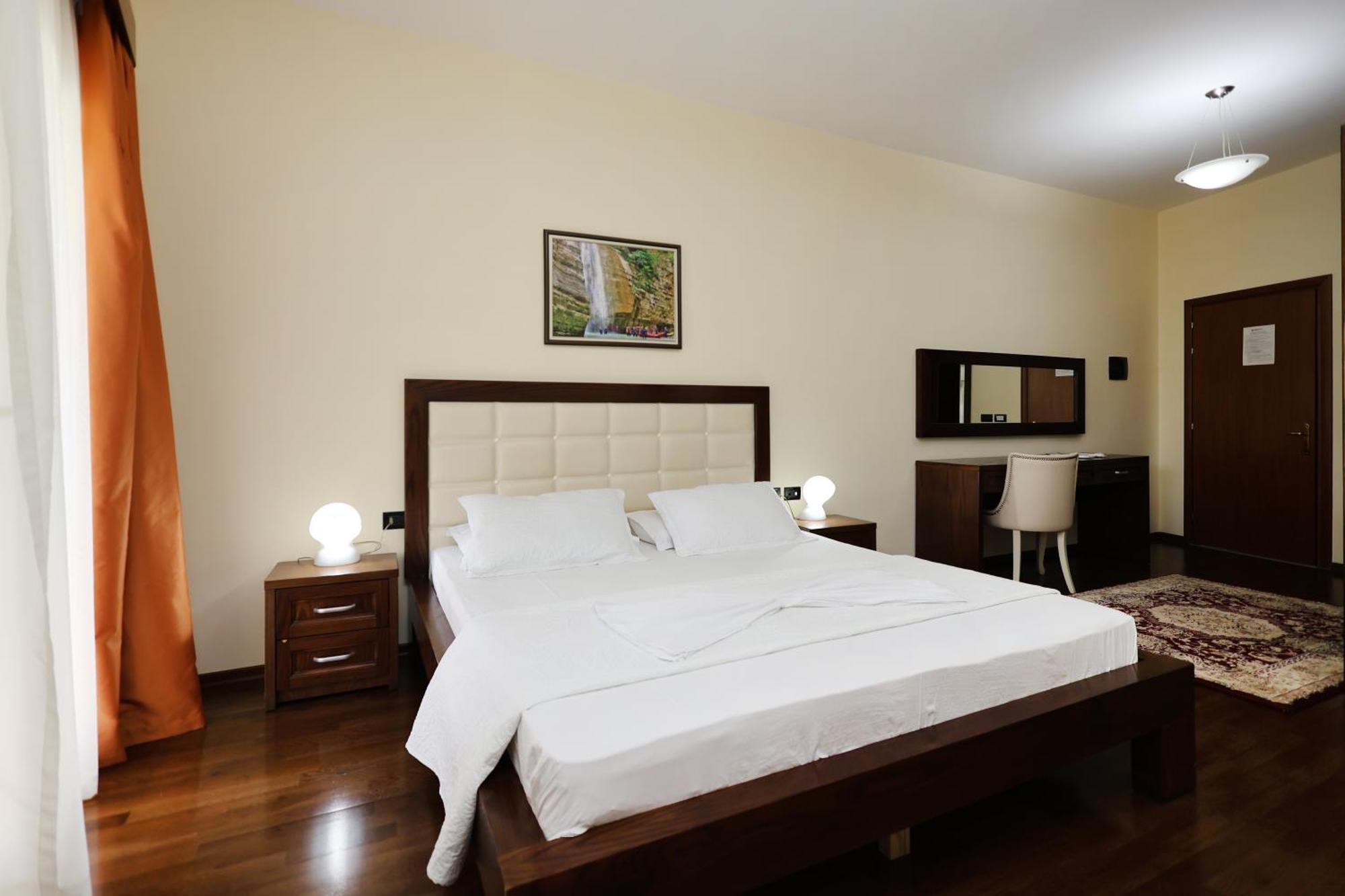 Hotel Kanione Cerenisht Buitenkant foto