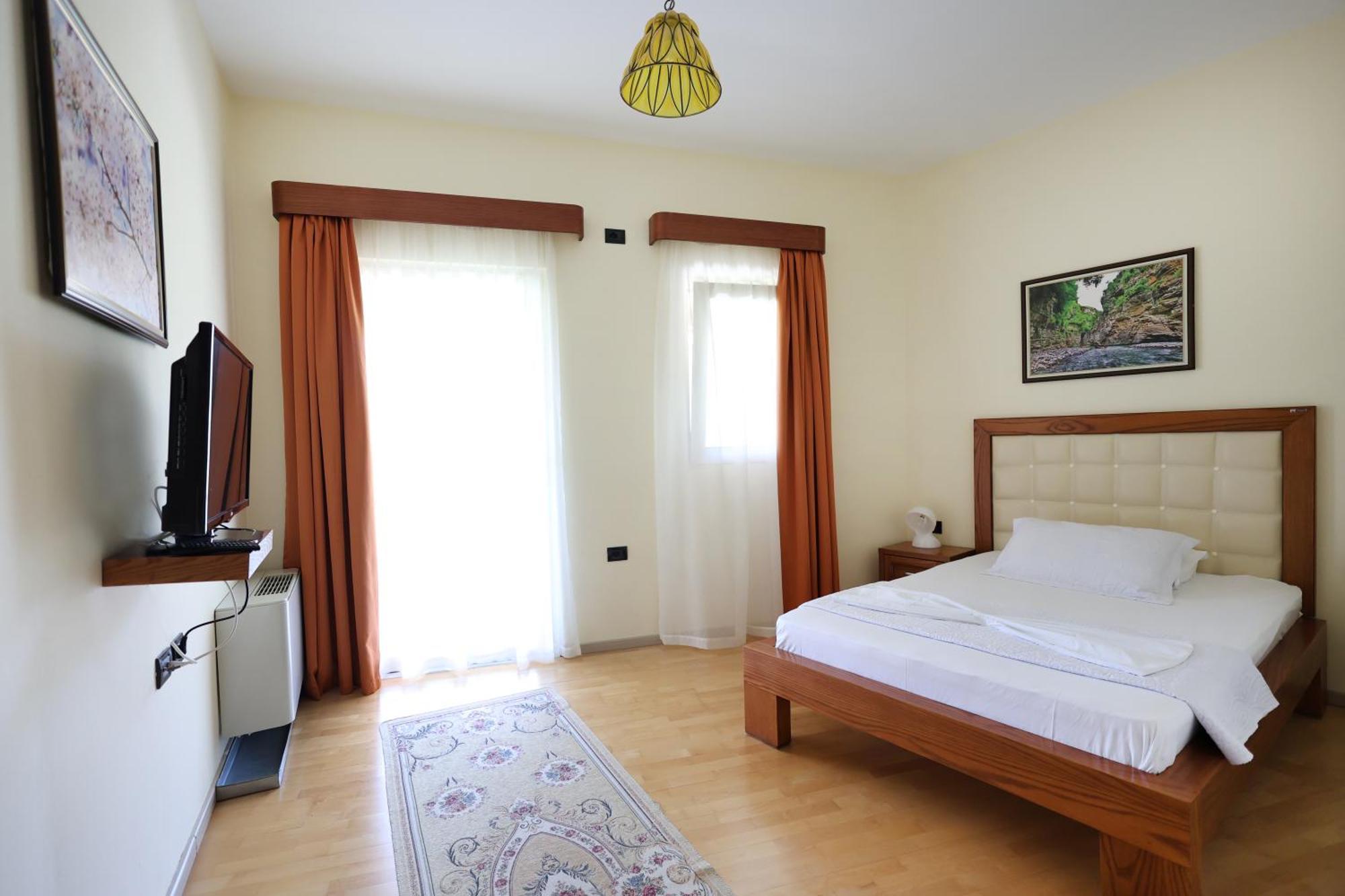 Hotel Kanione Cerenisht Buitenkant foto
