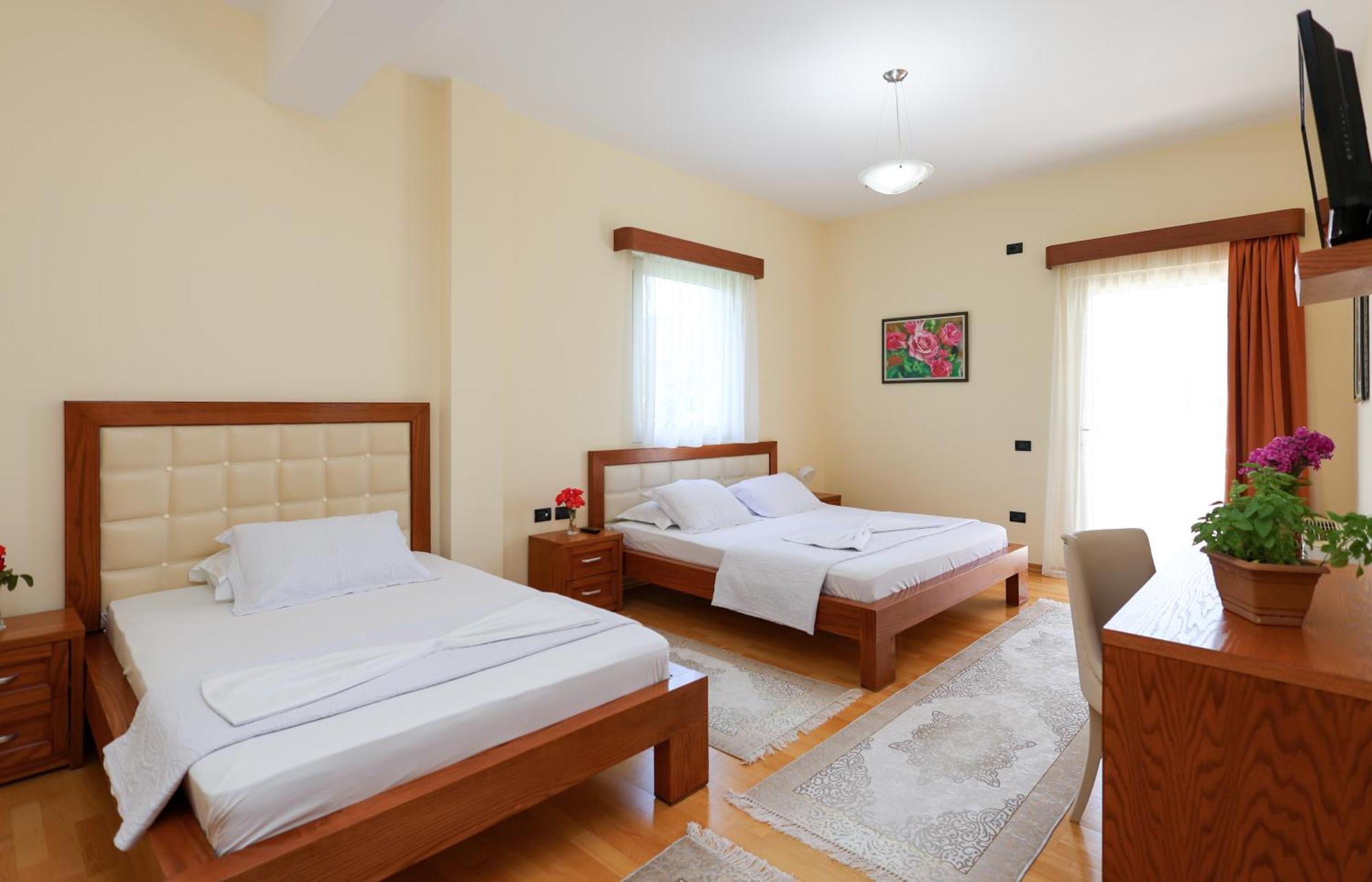 Hotel Kanione Cerenisht Buitenkant foto