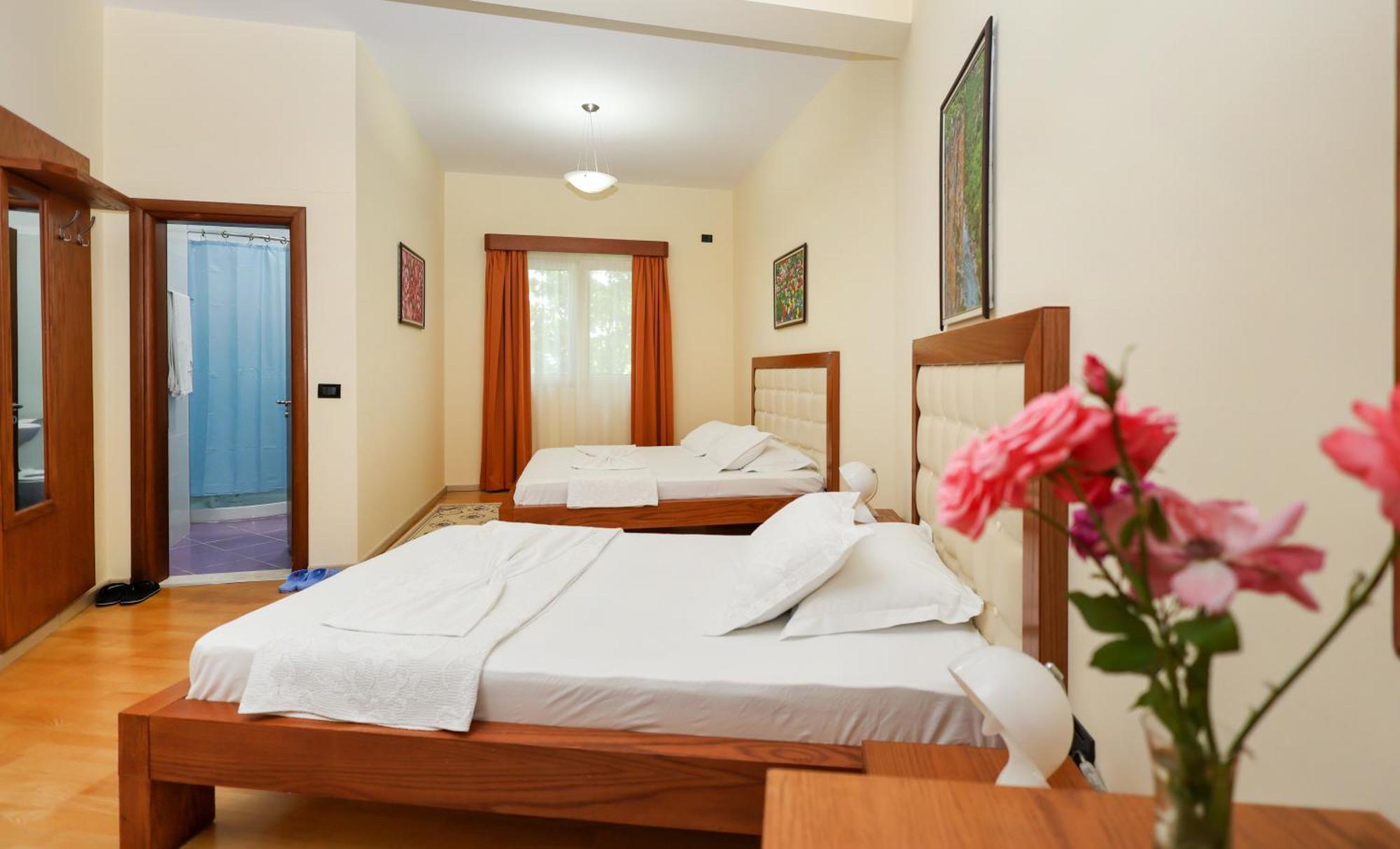 Hotel Kanione Cerenisht Buitenkant foto