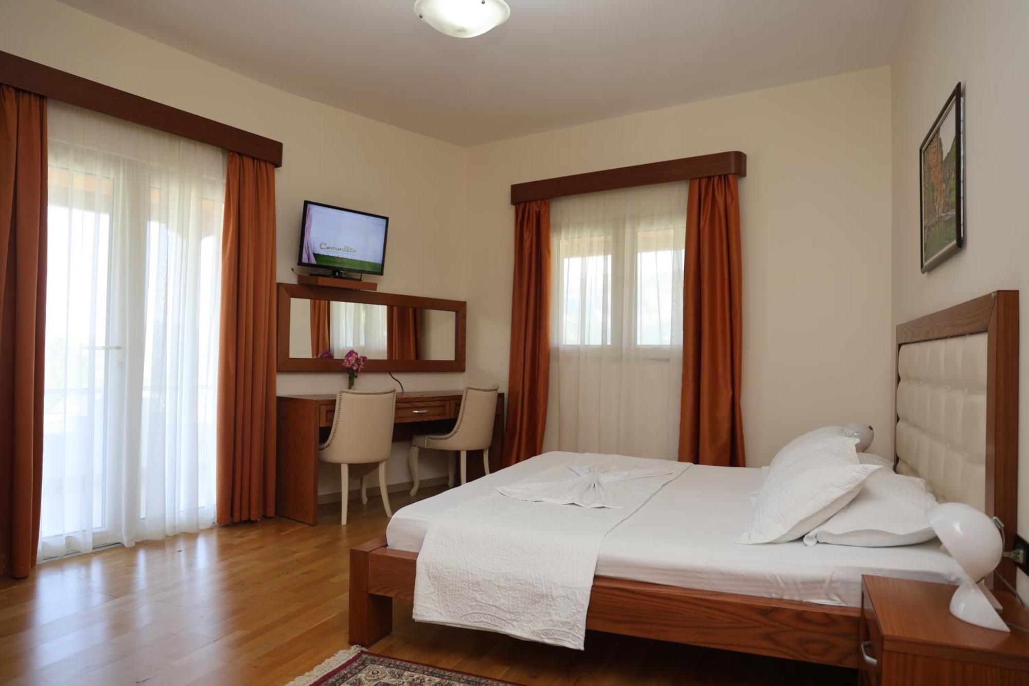 Hotel Kanione Cerenisht Buitenkant foto