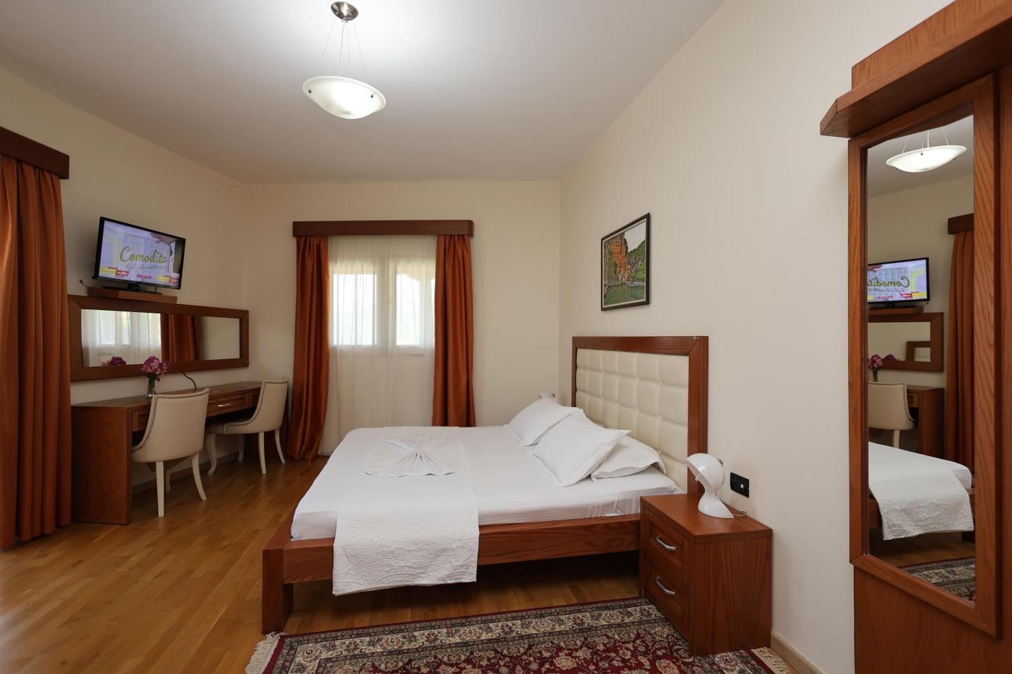 Hotel Kanione Cerenisht Buitenkant foto