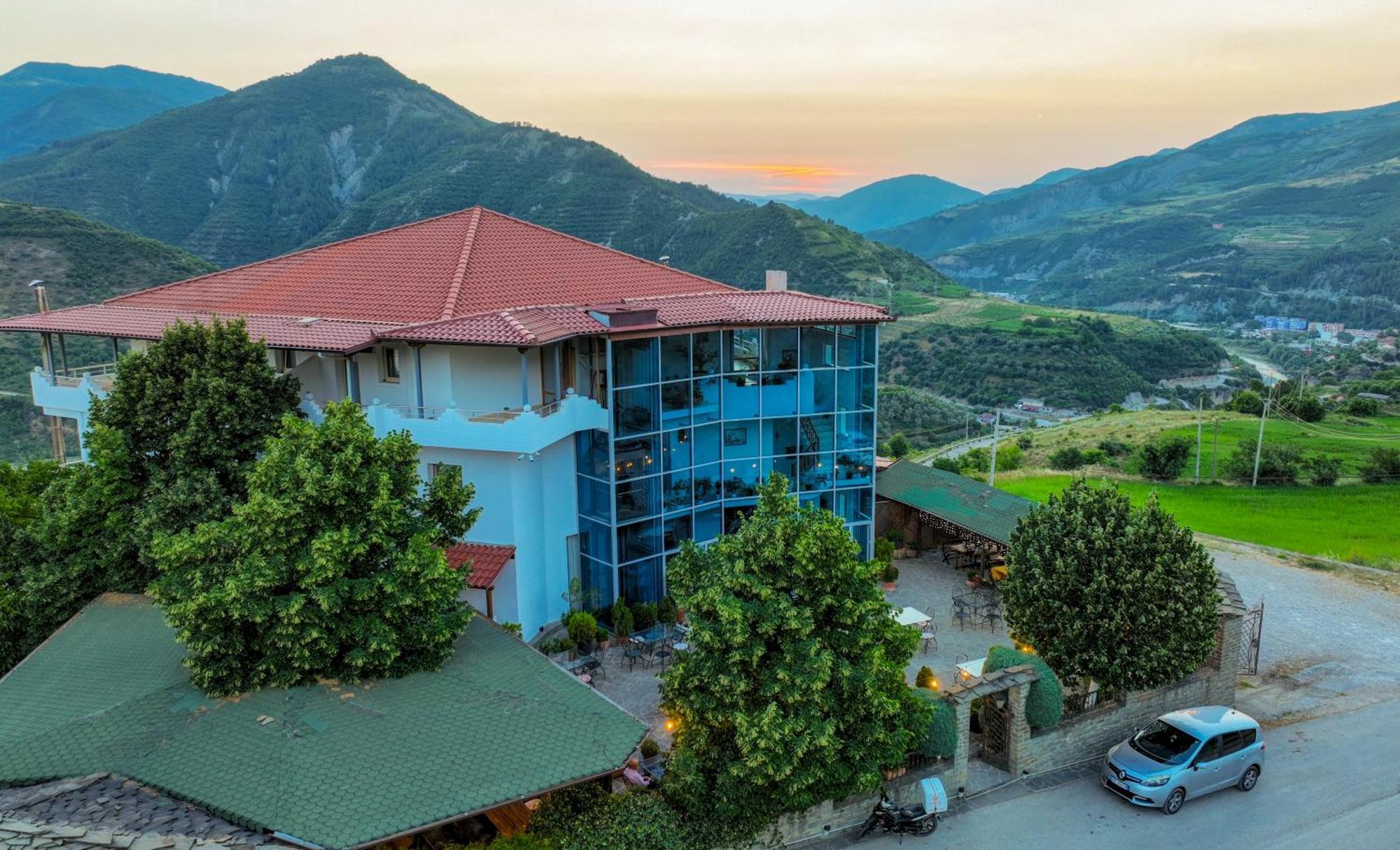 Hotel Kanione Cerenisht Buitenkant foto