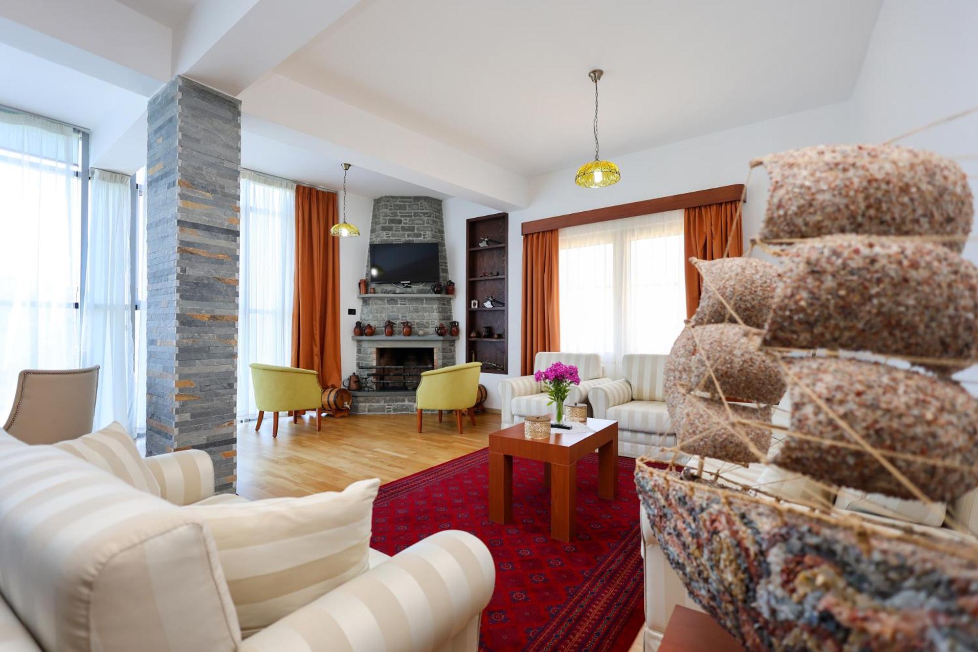 Hotel Kanione Cerenisht Buitenkant foto